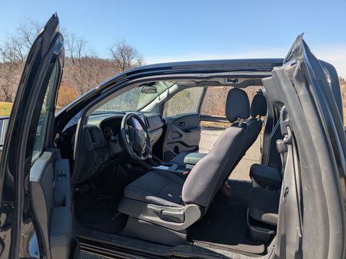 Used 2022 Nissan Frontier S w/ Technology Package image 10