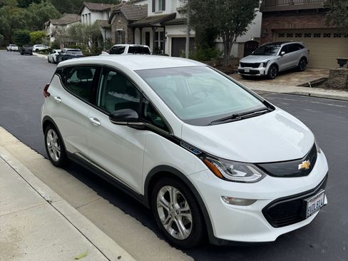Used 2017 Chevrolet Bolt LT image 2