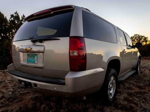 Used 2013 Chevrolet Suburban LT image 14