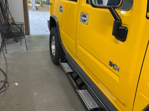 Used 2003 HUMMER H2 w/ Preferred Equipment Group image 2