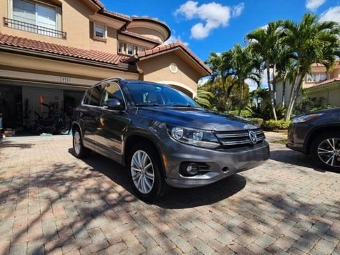 Used 2013 Volkswagen Tiguan SE image 8