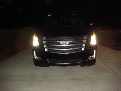 Used 2019 Cadillac Escalade ESV Platinum image 18