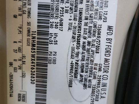 Used 2004 Lincoln Town Car Ultimate L image 32