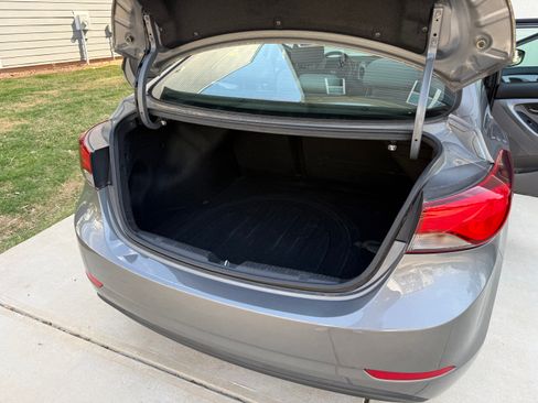 Used 2014 Hyundai Elantra SE w/ Option Group 02 FWD image 14