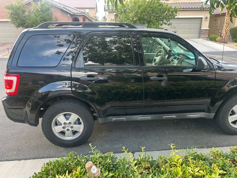 Used 2010 Ford Escape XLT FWD image 1