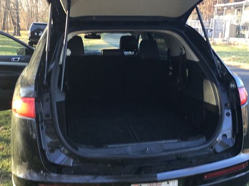 Used 2013 Lincoln MKT AWD image 4