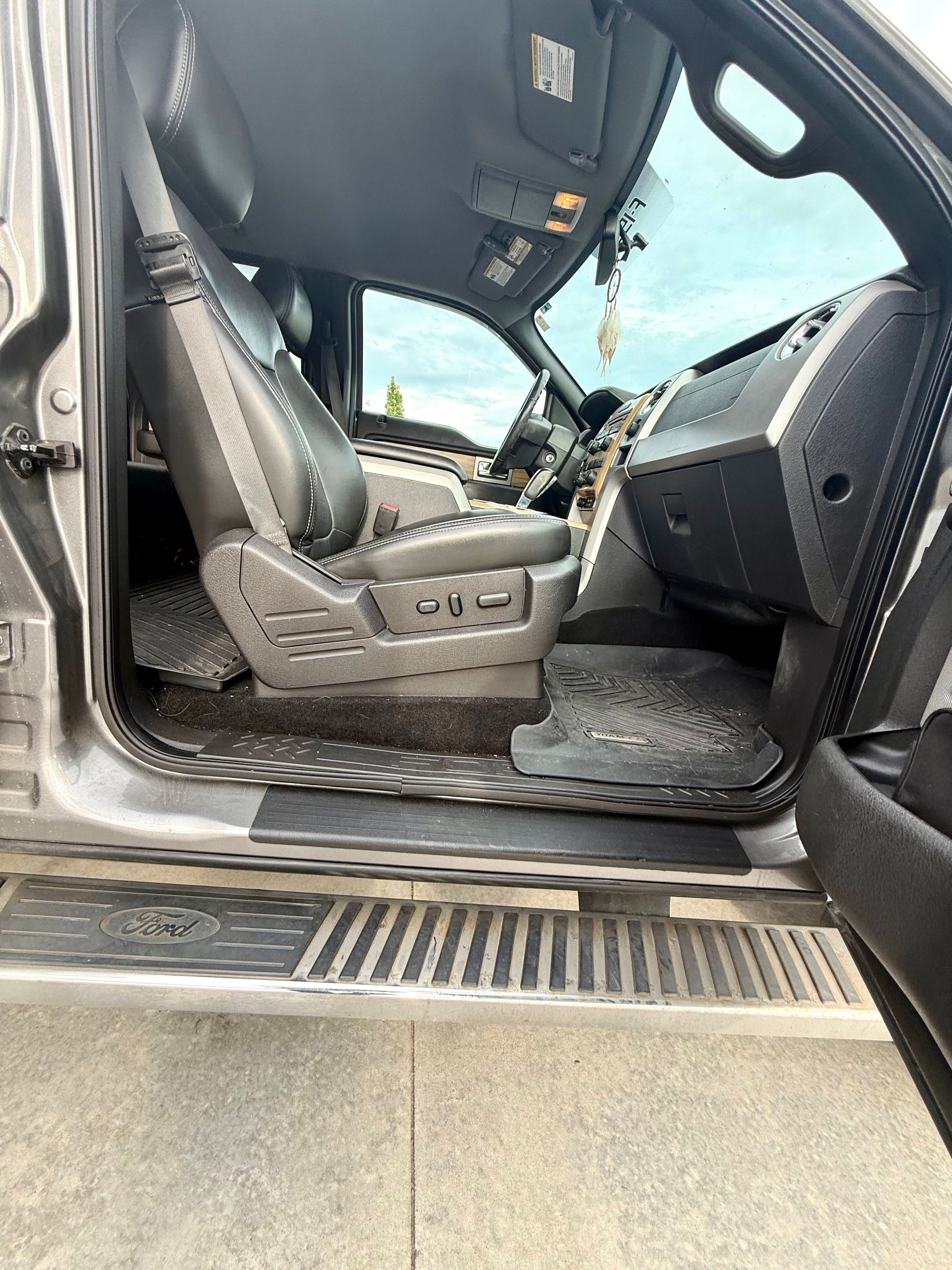 Used 2011 Ford F150 Lariat w/ Lariat Chrome Pkg AWD/4WD image 8