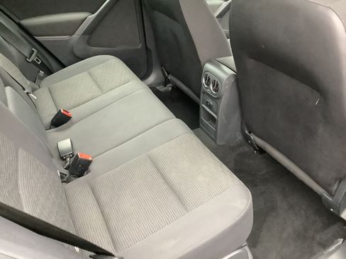 Used 2015 Volkswagen Tiguan S image 9