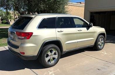 Used 2011 Jeep Grand Cherokee Laredo RWD image 4