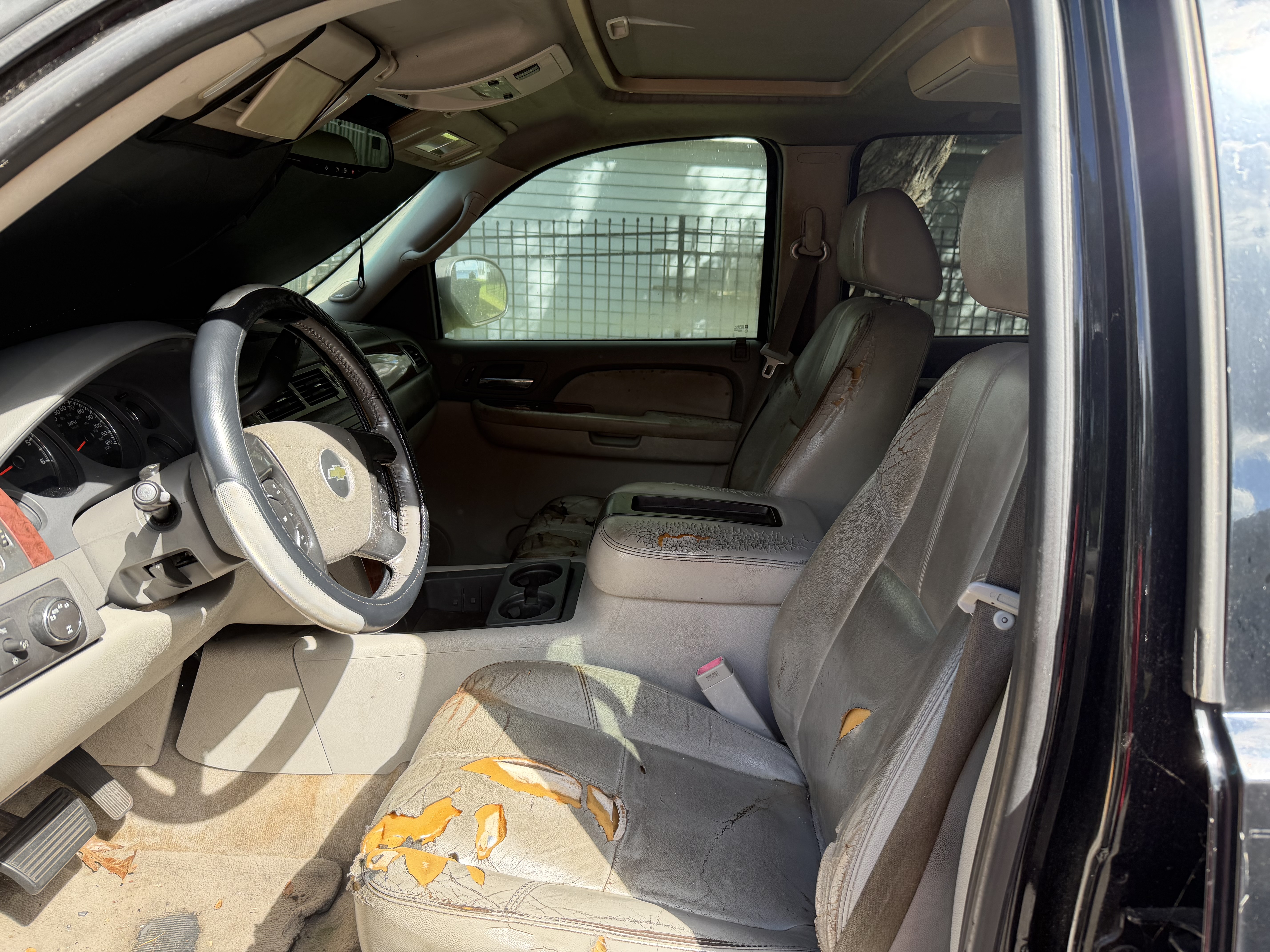 Used 2007 Chevrolet Suburban LT w/ LT Preferred Equipment Group AWD/4WD image 8