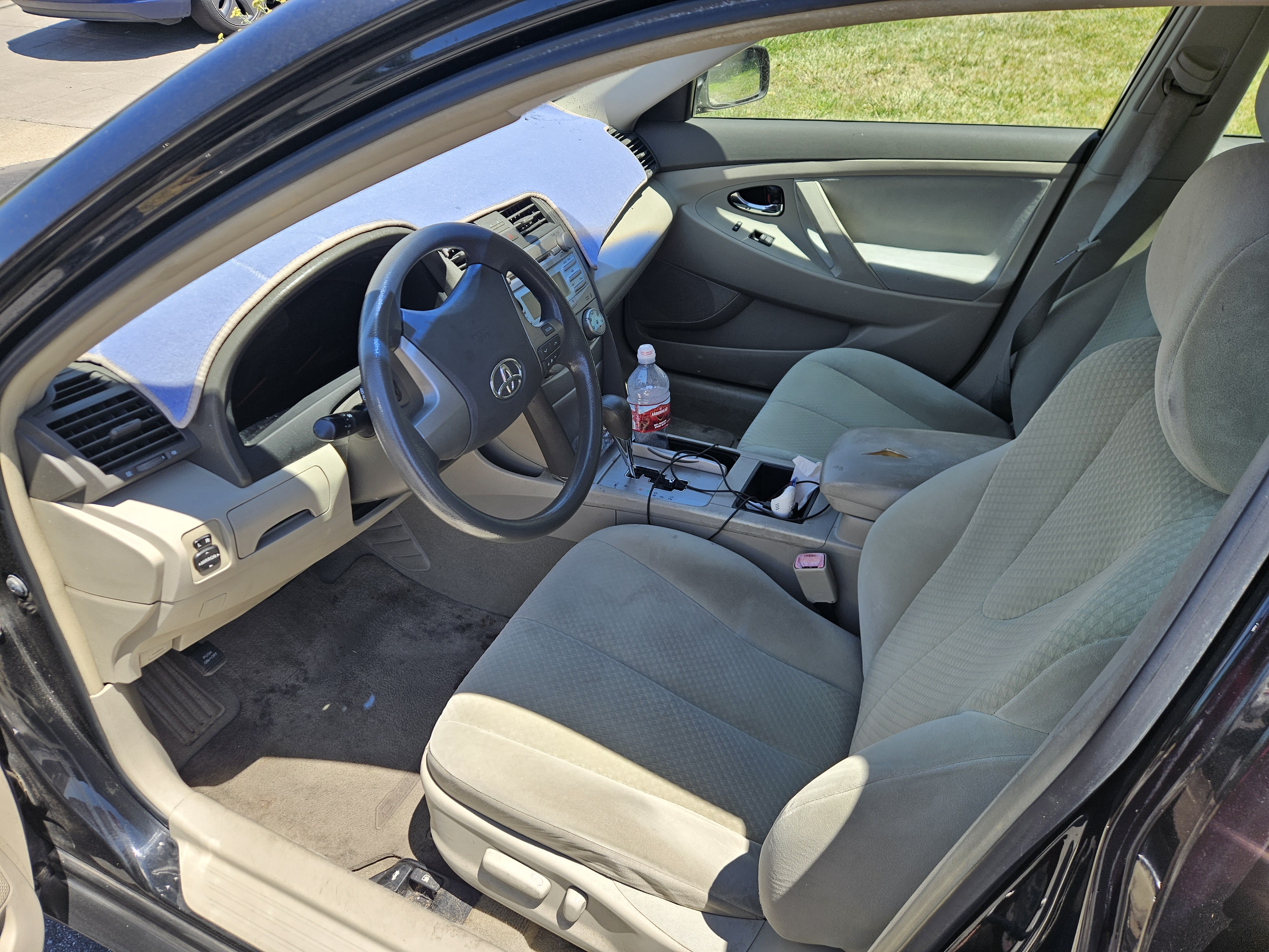 Used 2009 Toyota Camry LE FWD image 2