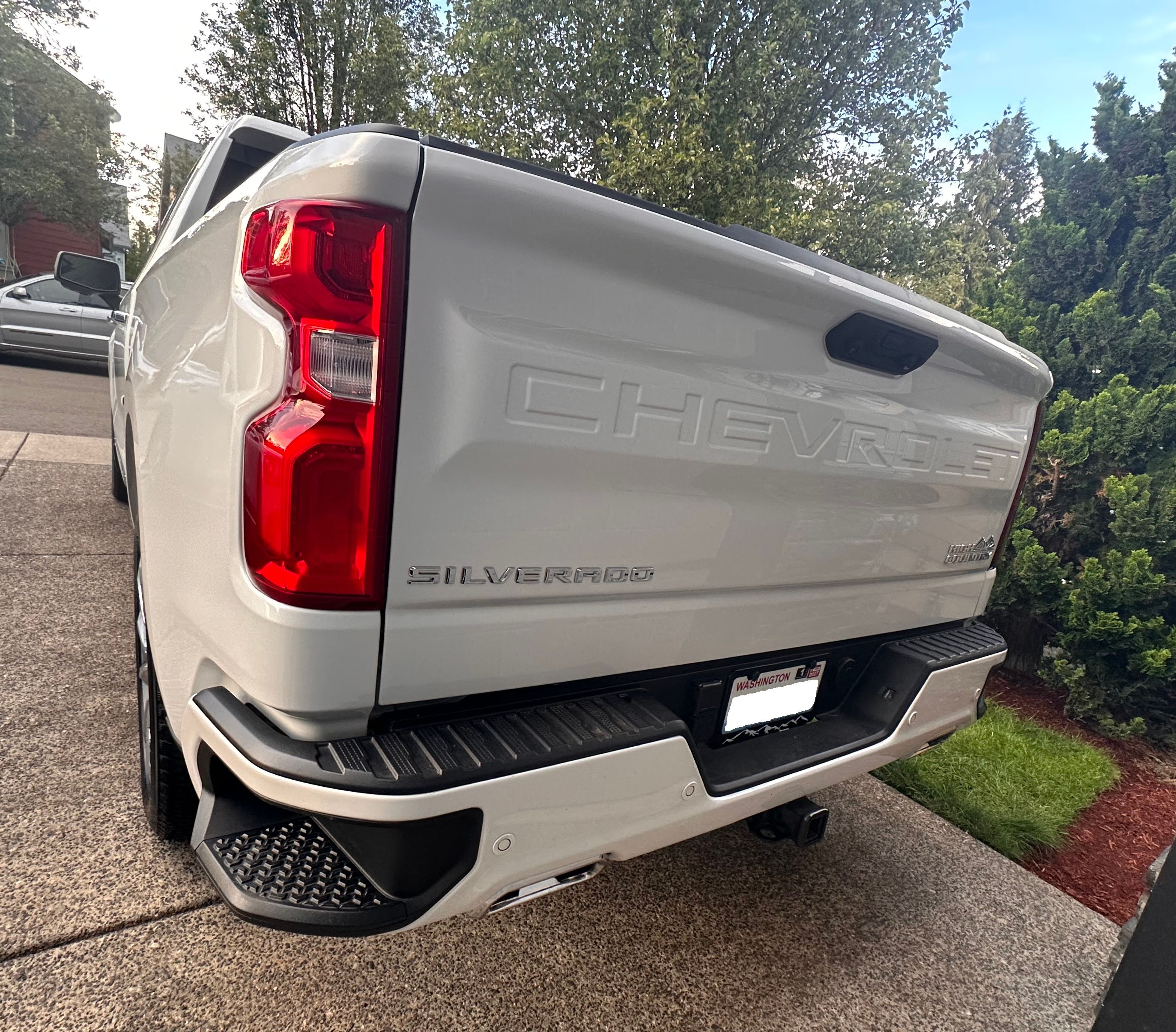Used 2024 Chevrolet Silverado 1500 High Country w/ High Country Premium Package AWD/4WD image 10