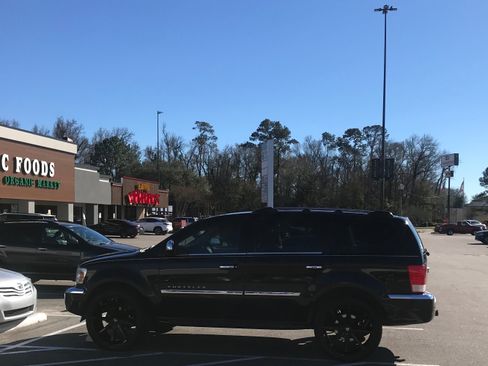 Used 2007 Chrysler Aspen Limited image 4