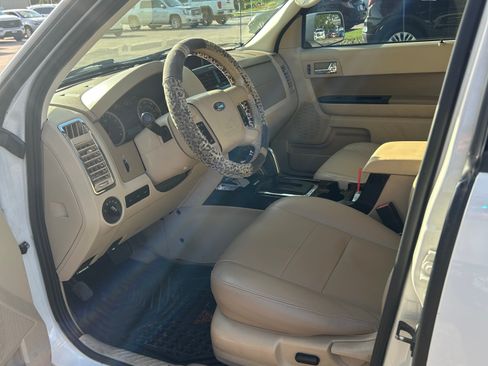 Used 2010 Ford Escape Limited image 9