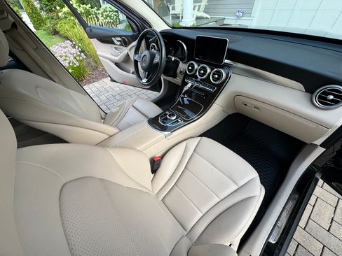 Used 2019 Mercedes-Benz GLC 300 4MATIC image 21