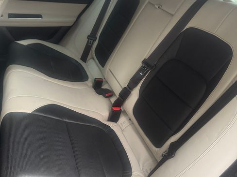 Used 2016 Jaguar XF S RWD image 8