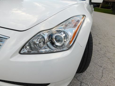 Used 2010 INFINITI G37 Convertible w/ Premium Pkg RWD image 26