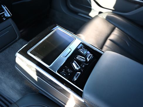 Used 2021 Audi A8 L 4.0T image 22