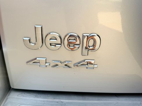 Used 2005 Jeep Liberty Limited AWD/4WD image 32