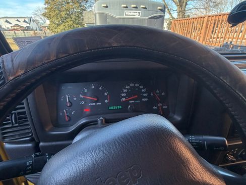 Used 2002 Jeep Wrangler X image 8