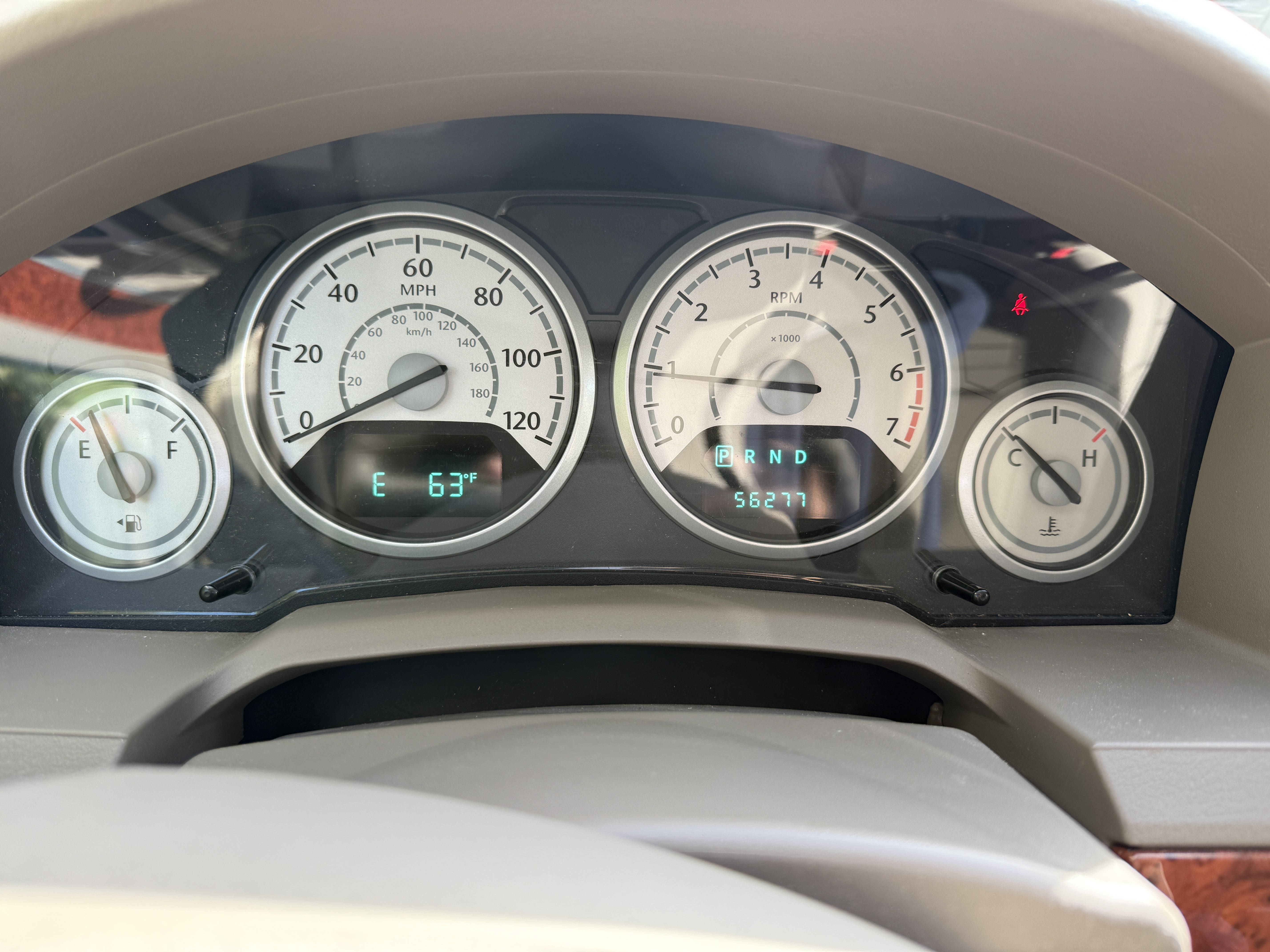 Used 2009 Chrysler Town & Country Touring FWD image 9