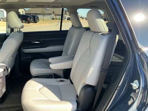 Used 2025 Toyota Grand Highlander AWD image 25