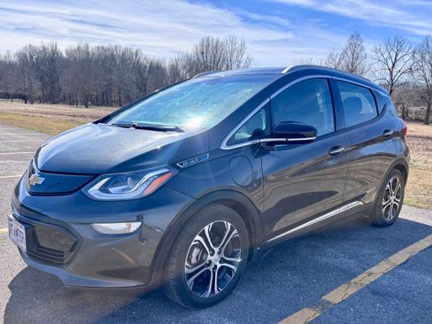 Used 2017 Chevrolet Bolt Premier w/ Infotainment Package image 9
