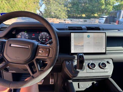 Used 2023 Land Rover Defender 90 V8 image 17