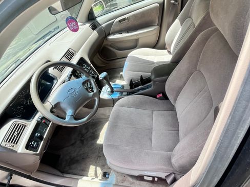 Used 1999 Toyota Camry LE w/ Value Pkg FWD image 12