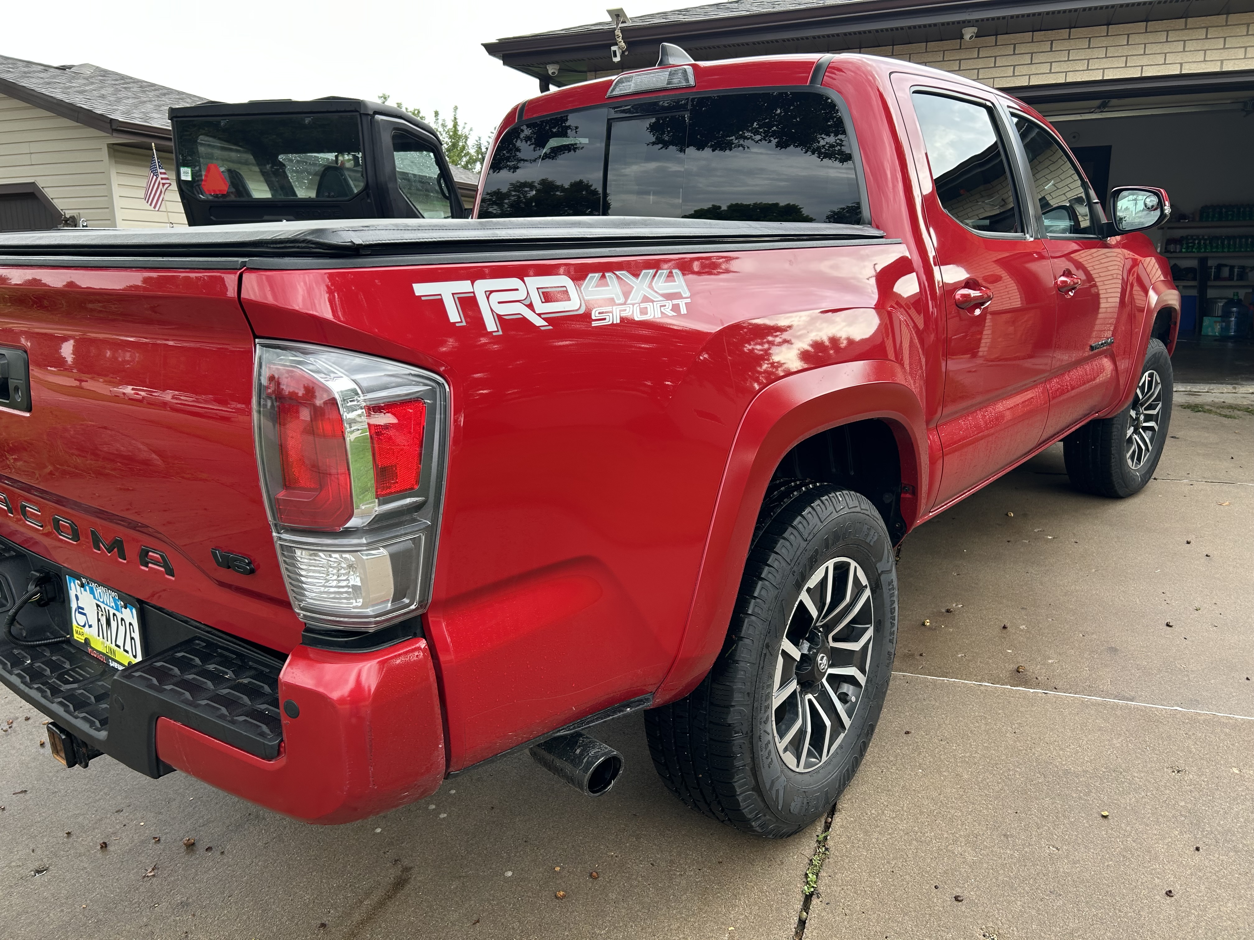 Used 2023 Toyota Tacoma TRD Sport w/ Technology Package AWD/4WD image 9