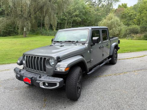 Used 2021 Jeep Gladiator Sport AWD/4WD image 2