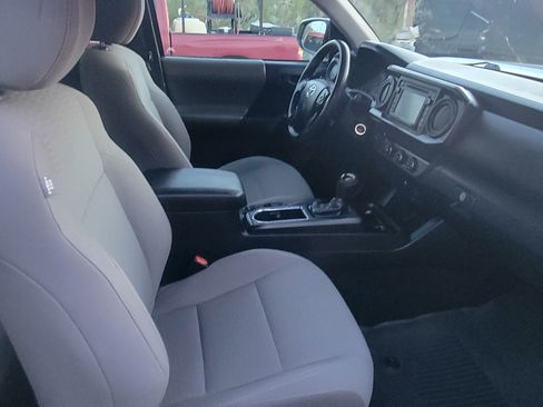 Used 2019 Toyota Tacoma SR w/ SR Convenience Package image 11
