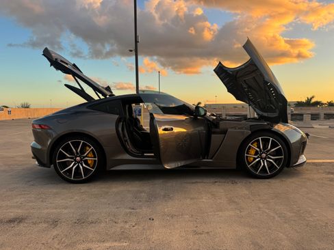Used 2017 Jaguar F-TYPE SVR image 24