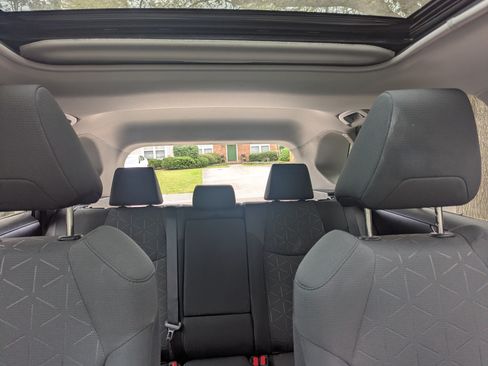 Used 2020 Toyota RAV4 XLE w/ Convenience Package image 11