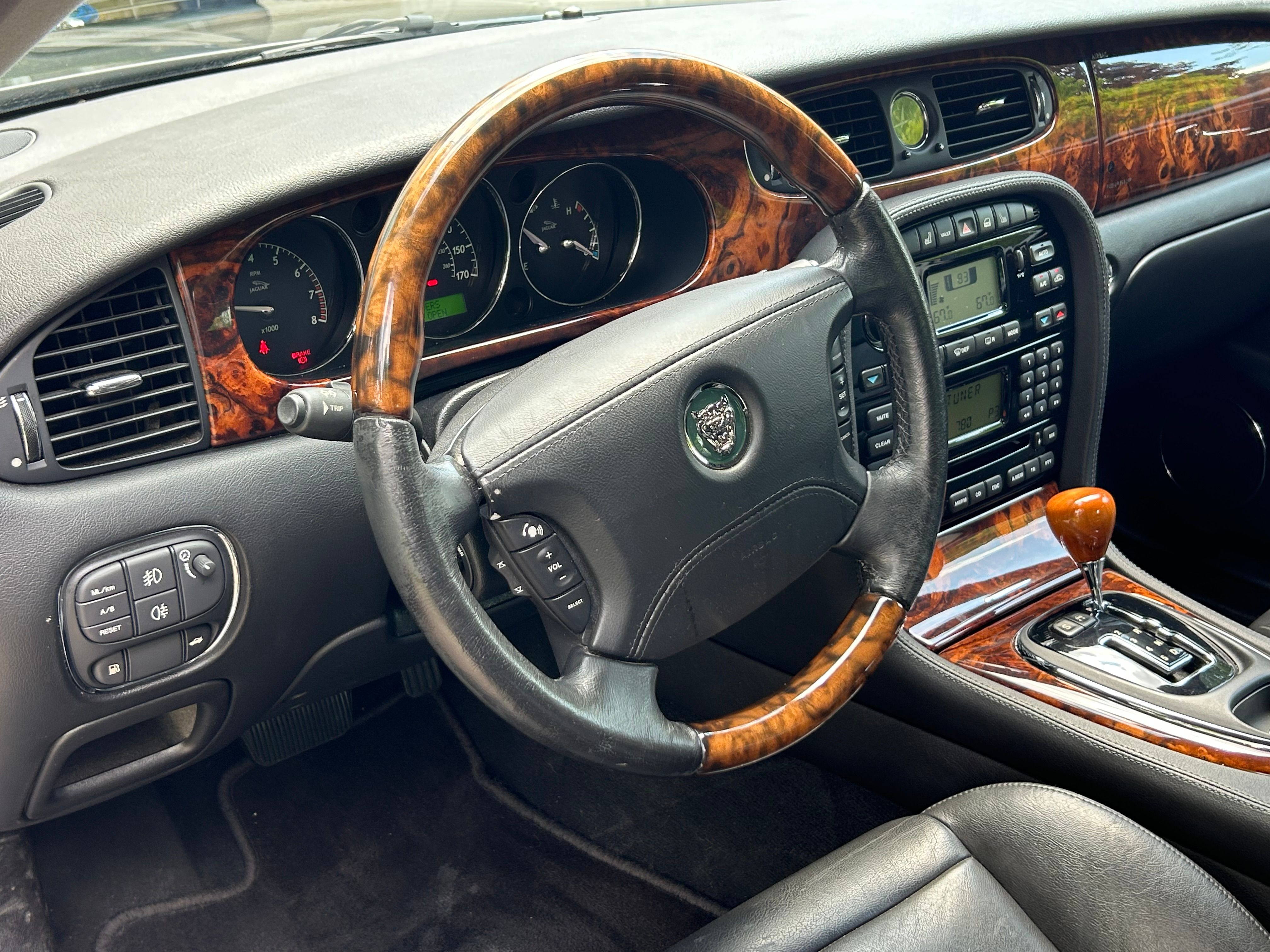 Used 2004 Jaguar XJ8 RWD image 14