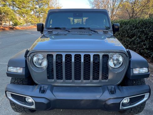Used 2021 Jeep Gladiator Sport image 2