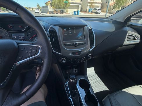 Used 2017 Chevrolet Cruze LT FWD image 11