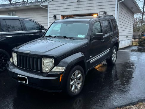 Used 2012 Jeep Liberty Sport image 1