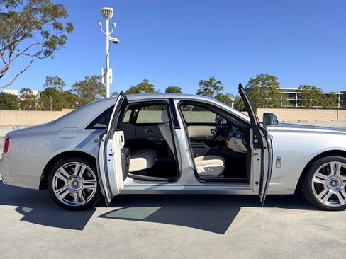 Used 2017 Rolls-Royce Ghost image 8