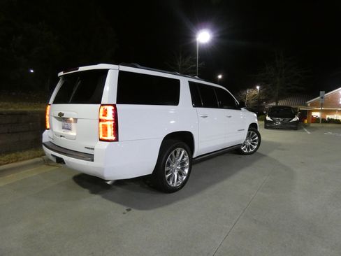 Used 2019 Chevrolet Suburban Premier w/ Premier Plus Edition image 4