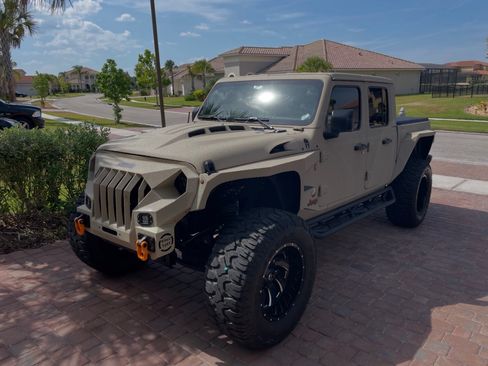 Used 2021 Jeep Gladiator Sport AWD/4WD image 9