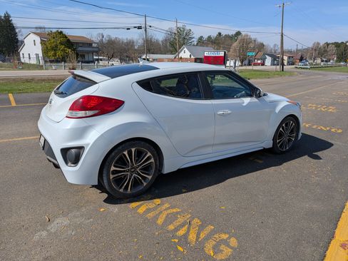 Used 2016 Hyundai Veloster Turbo image 5