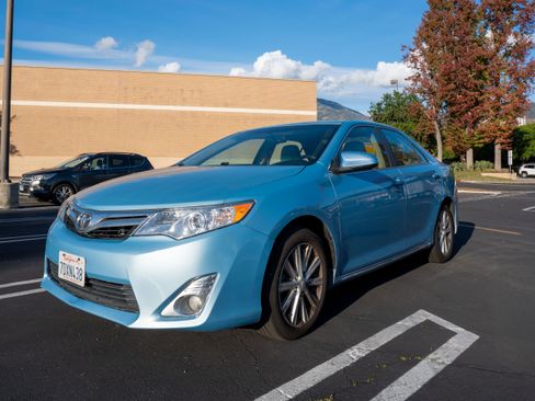 Used 2014 Toyota Camry XLE image 4