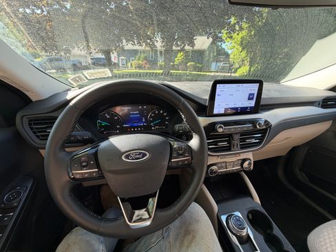 Used 2022 Ford Escape SE w/ Convenience Package FWD image 11
