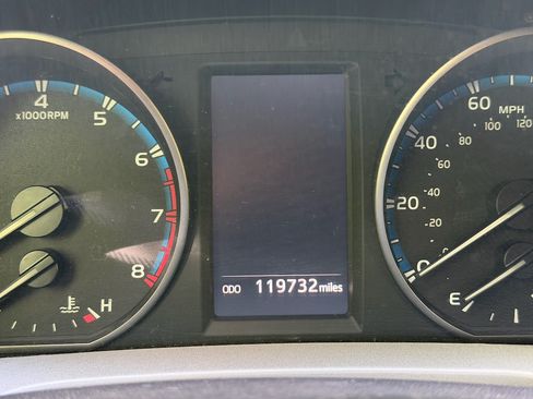 Used 2017 Toyota RAV4 LE FWD image 11