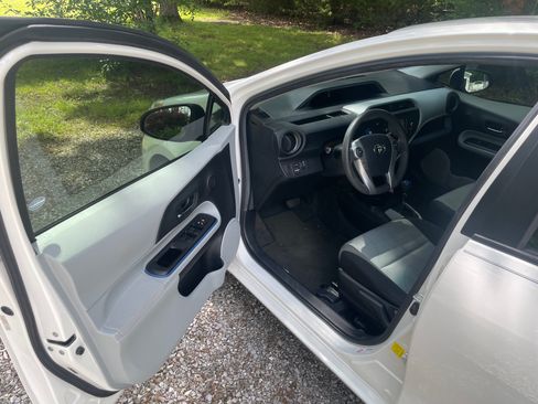 Used 2012 Toyota Prius C Three w/ Preferred Accessory Pkg #1 FWD image 6