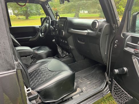Used 2018 Jeep Wrangler Sport image 16