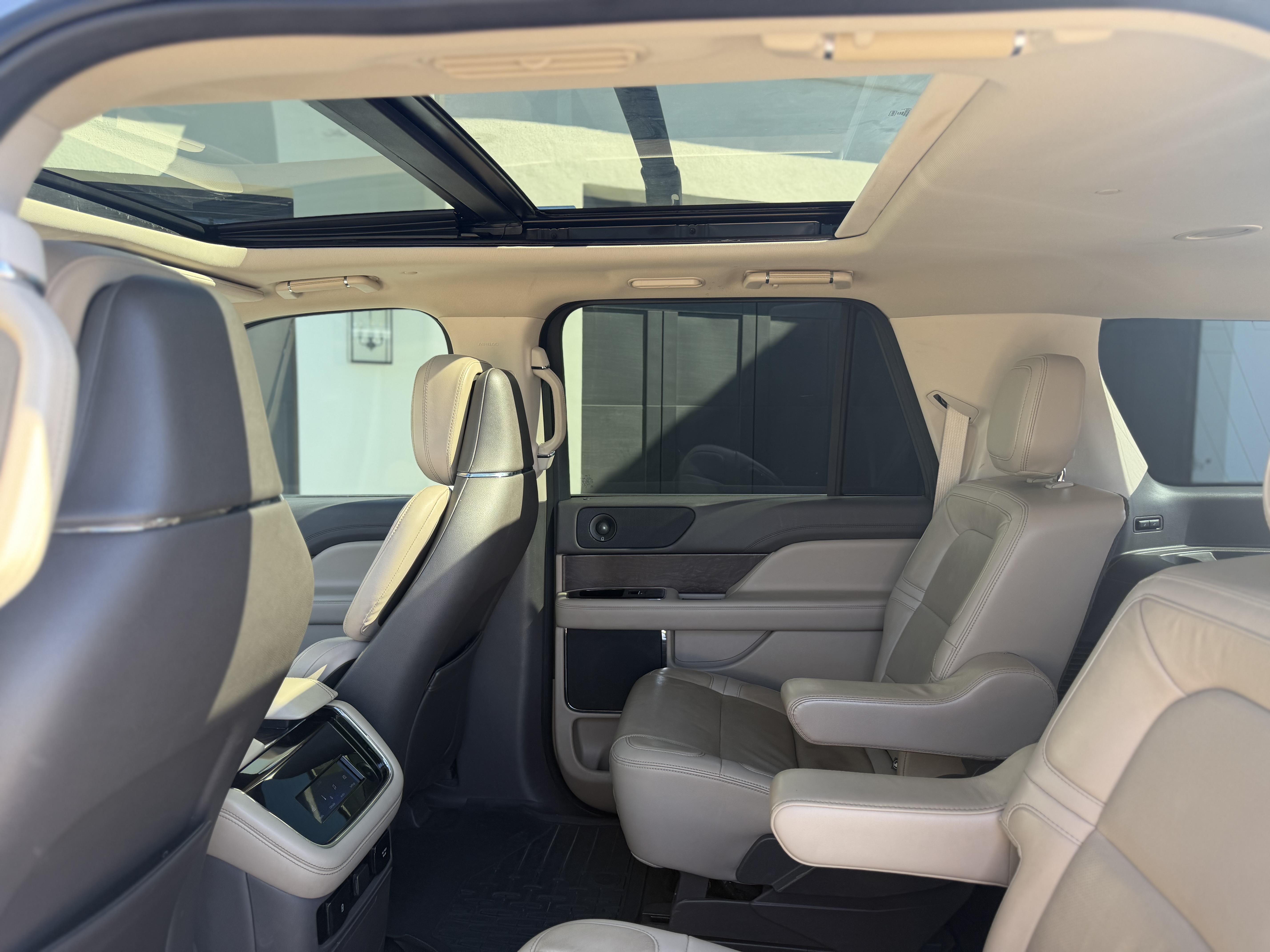Used 2023 Lincoln Navigator L Reserve AWD/4WD image 12