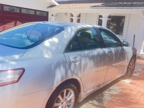 Used 2010 Toyota Camry Hybrid FWD image 5