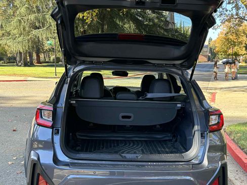 Used 2024 Subaru Crosstrek 2.5i Limited w/ Crosstrek Mirror Package image 5